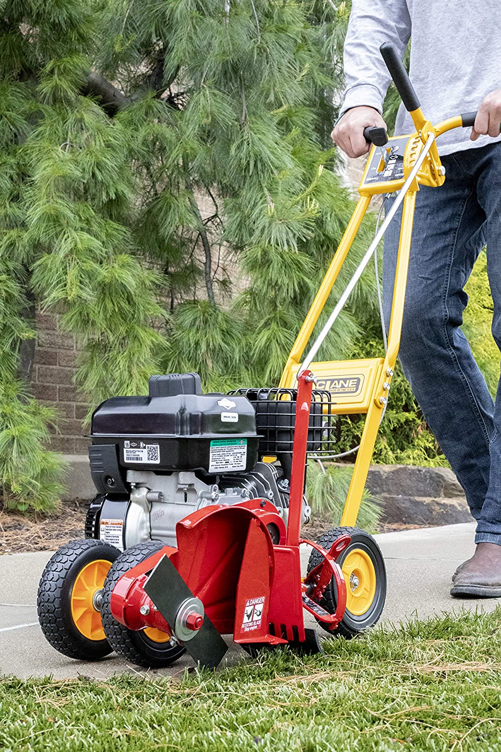 101-5.5GT-7Gas Powered Lawn Edger, 5.50 Gross Torque/3.5 HP B&S Engine 7�测�� Wheels